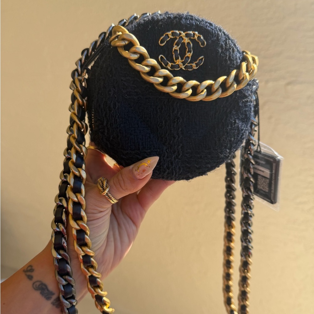CHANEL 19 Black and Navy tweed and lambskin Gold & silver Chain Round shoulder